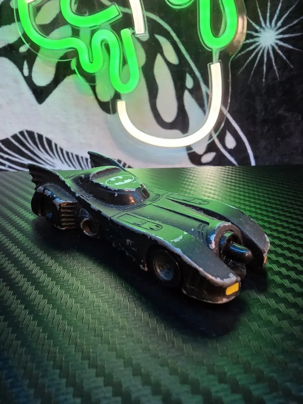ERTL DC Comics Batman Batmobile 1/64 Scale Car TC-189 1992